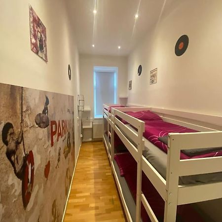 Cozy Appartm With + Airport/City Center Connection Apartment Wina Bagian luar foto