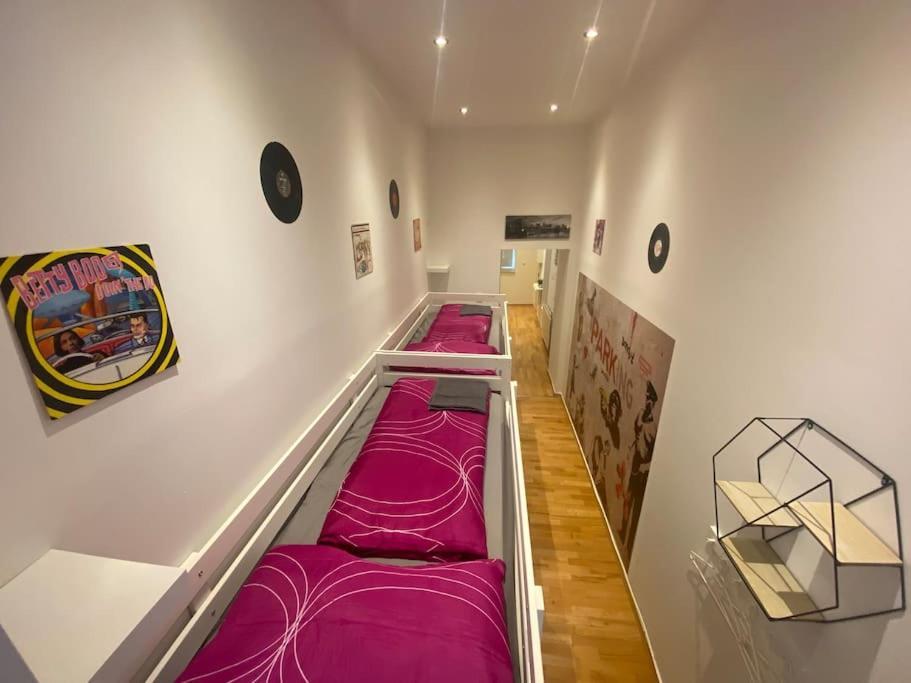 Cozy Appartm With + Airport/City Center Connection Apartment Wina Bagian luar foto