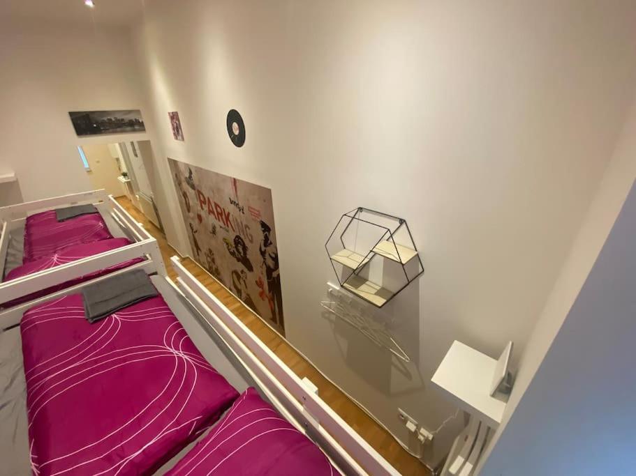 Cozy Appartm With + Airport/City Center Connection Apartment Wina Bagian luar foto