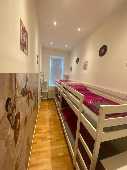 Cozy Appartm With + Airport/City Center Connection Apartment Wina Bagian luar foto